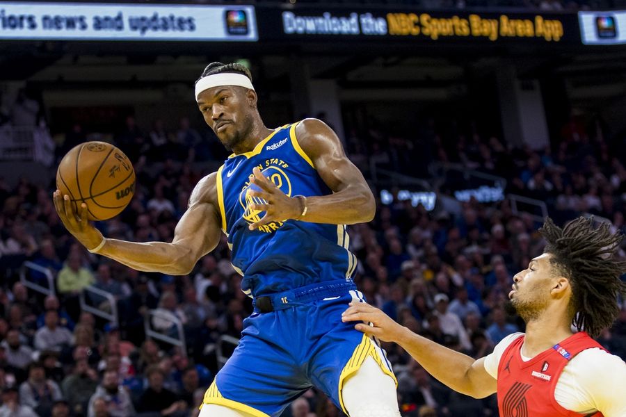 Warriors aim to stay hot, dent Kings' playoff hopes 